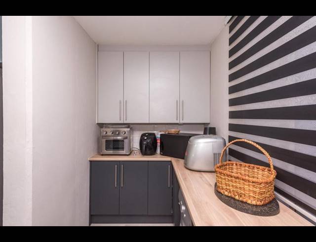 2 BEDROOM APARTMENT FOR SALE IN PRIMROSE HILL